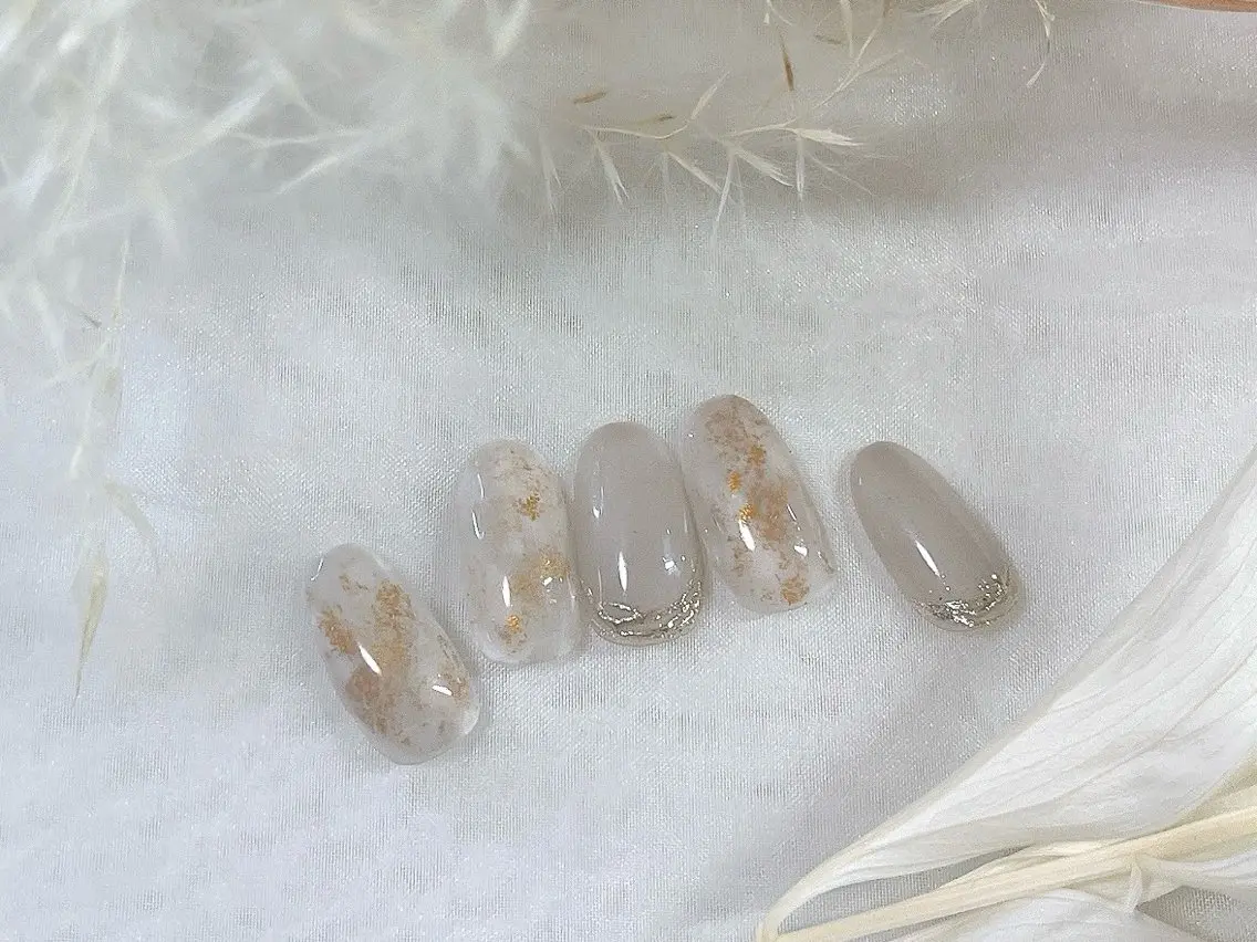 ネイル フットネイル ジェルネイル ゴールド ミラーネイル パラジェル ハンドネイル kiki nail &brow二子玉川の眉毛・アイブロウイメージ