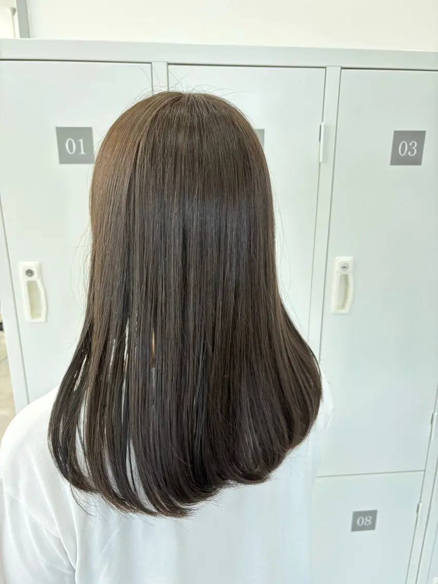 ミディアム カラー ベージュカラー 透明感カラー オリーブベージュ ヘアカラー トリートメント 齋藤 心晴のヘアスタイル