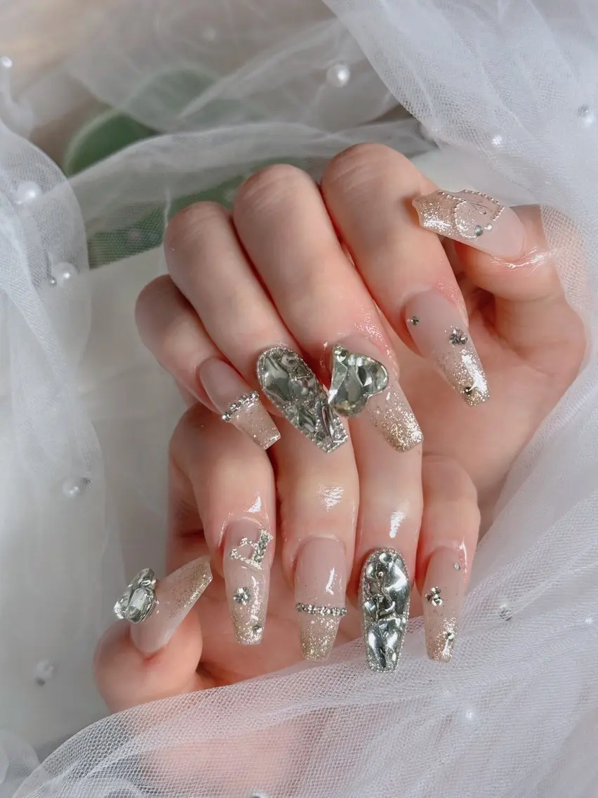 ネイル オーロラネイル フレンチネイル ジェルネイル ハロウィン キラキラネイル H.baby Nail Salonのネイルデザイン