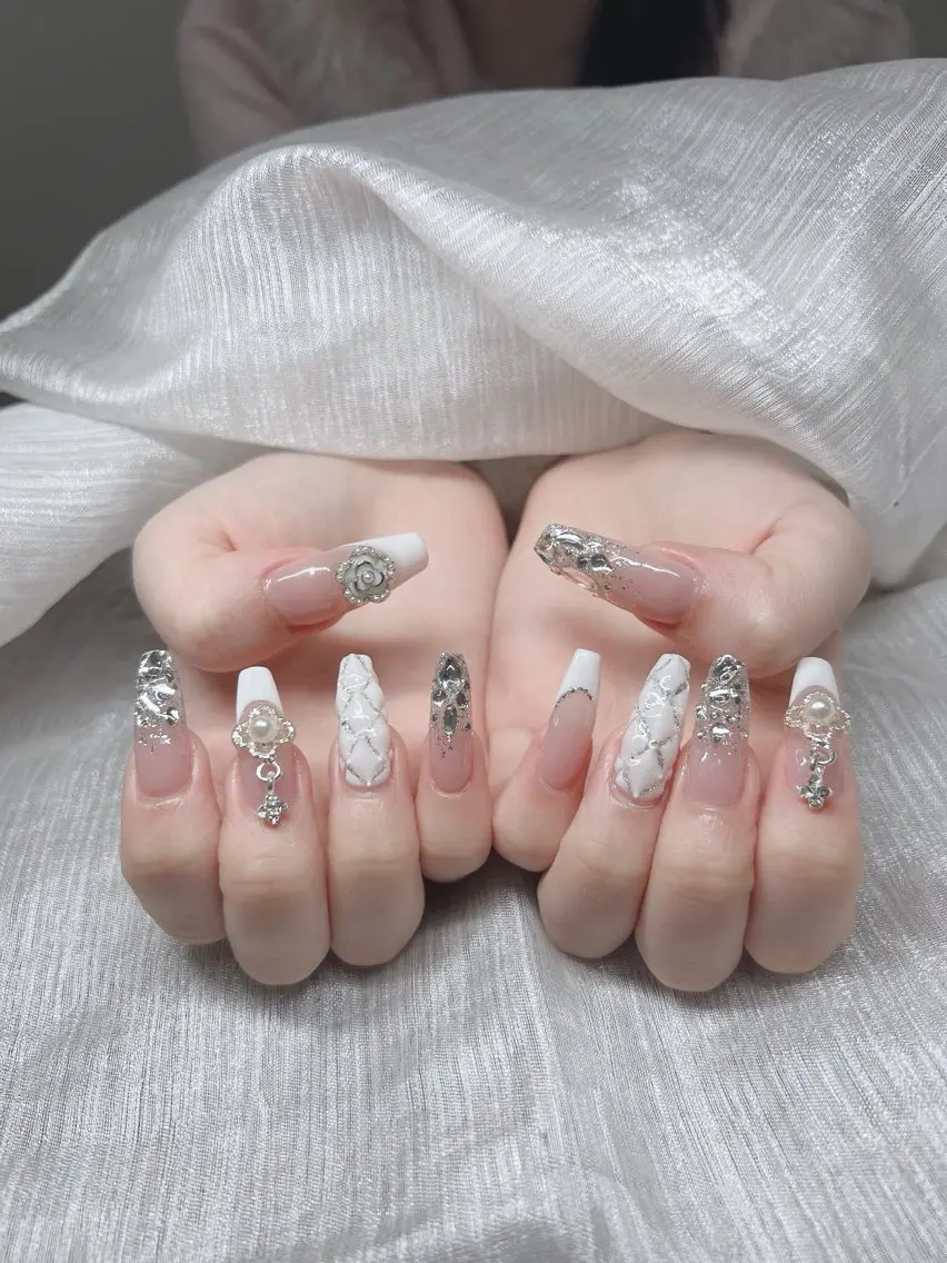 ネイル オーロラネイル チークネイル 長さ出し フットネイル フレンチネイル ハンドネイル Lee Nails チップ長さだし専門店のネイルデザイン
