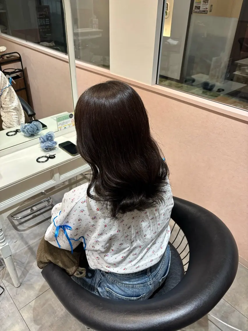 ミディアム 美容師兼アイリスト LaBlessAoiのヘアスタイル