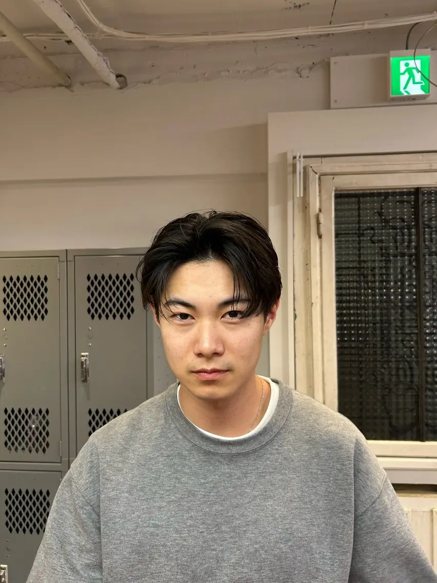 メンズ センターパート カット 天神大名メンズ特化 シュウのヘアスタイル