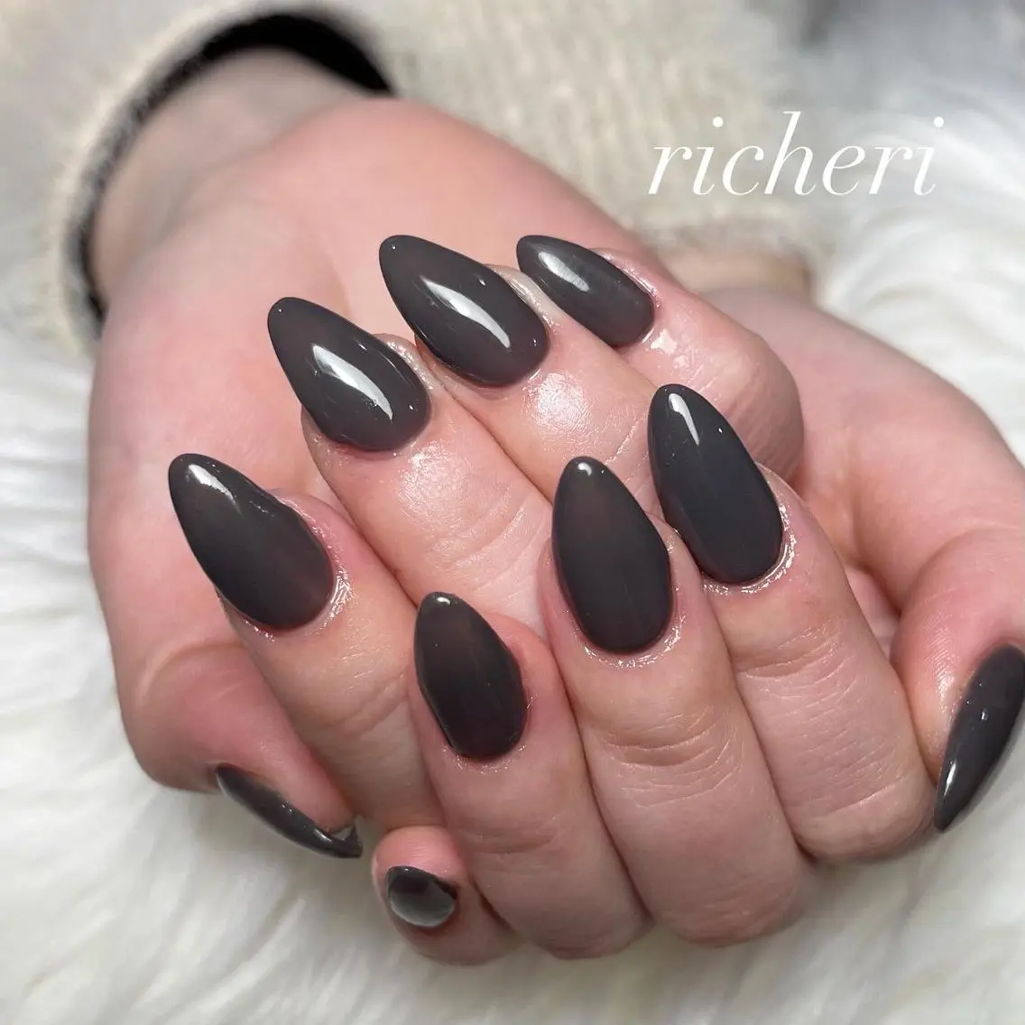 ミディアム ネイル 韓国風ヘア アートネイル フレンチネイル ジェルネイル ガラスフレンチ richeri beautyのネイルデザイン
