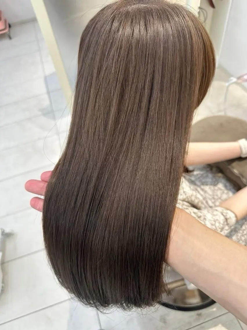 ロング 牧 友梨亜のヘアスタイル