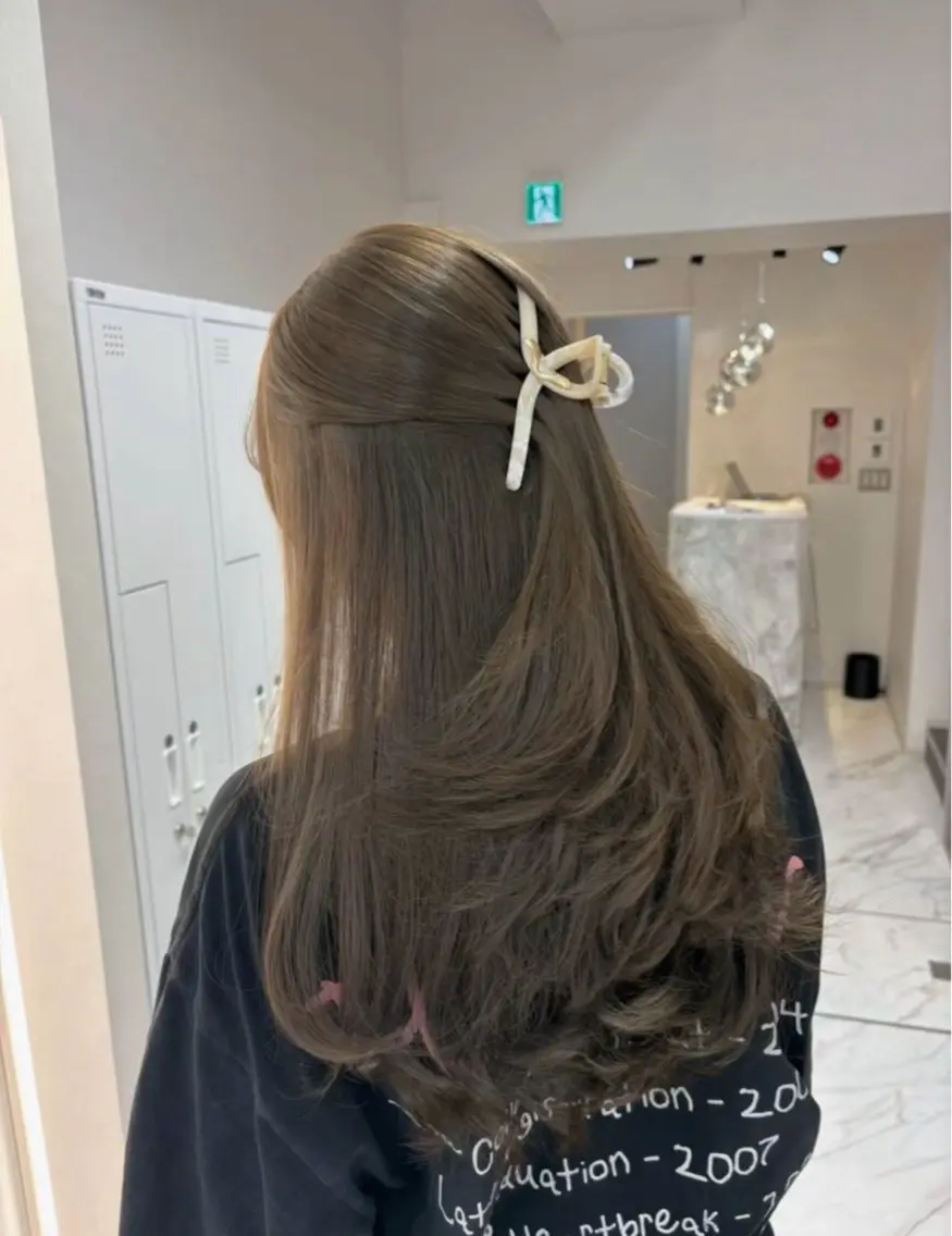 ロング カラー パーマ ベージュカラー ブリーチ 透明感カラー ダブルカラー グレージュ カット ヘアカラー TOMO/ブリーチ 無しオリーブのヘアスタイル
