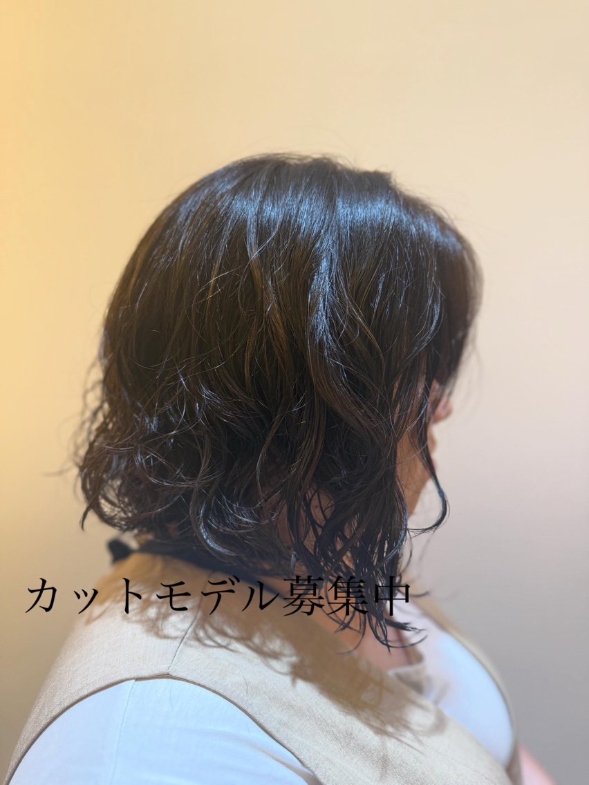 ミディアム パーマ 切りっぱなしボブ ミディアムパーマ ボブ カット パーマ トリートメント ヘッドスパ 下門 紗栄のヘアスタイル