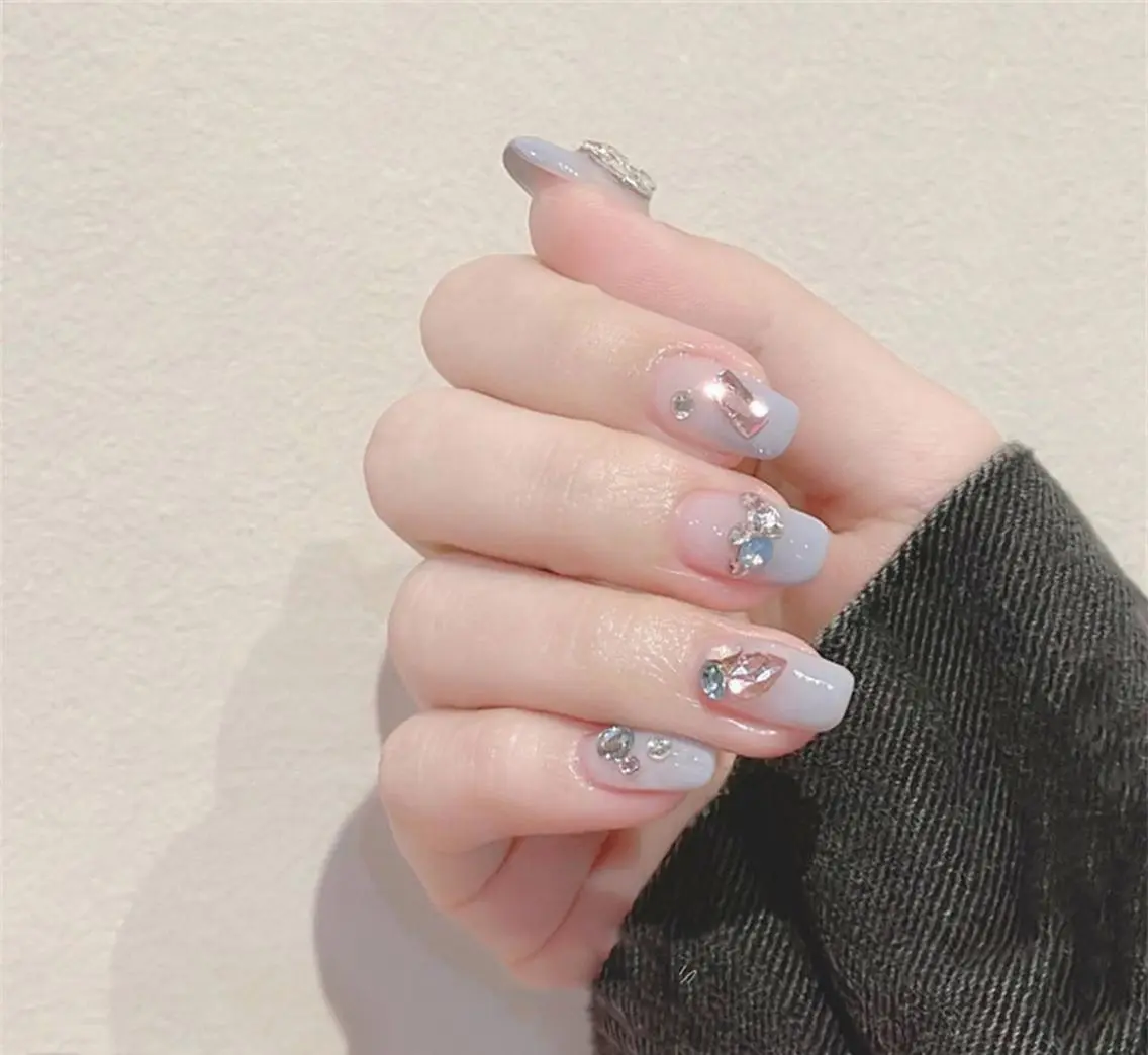 ネイル AngelChris ビューティーサロンのネイルデザイン