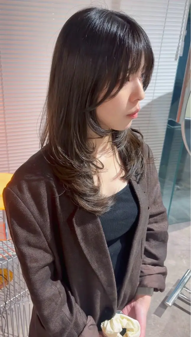 ロング カラー ベージュカラー オリーブベージュ レイヤーカット カット ヘアカラー トリートメント 城 慎太郎のヘアスタイル