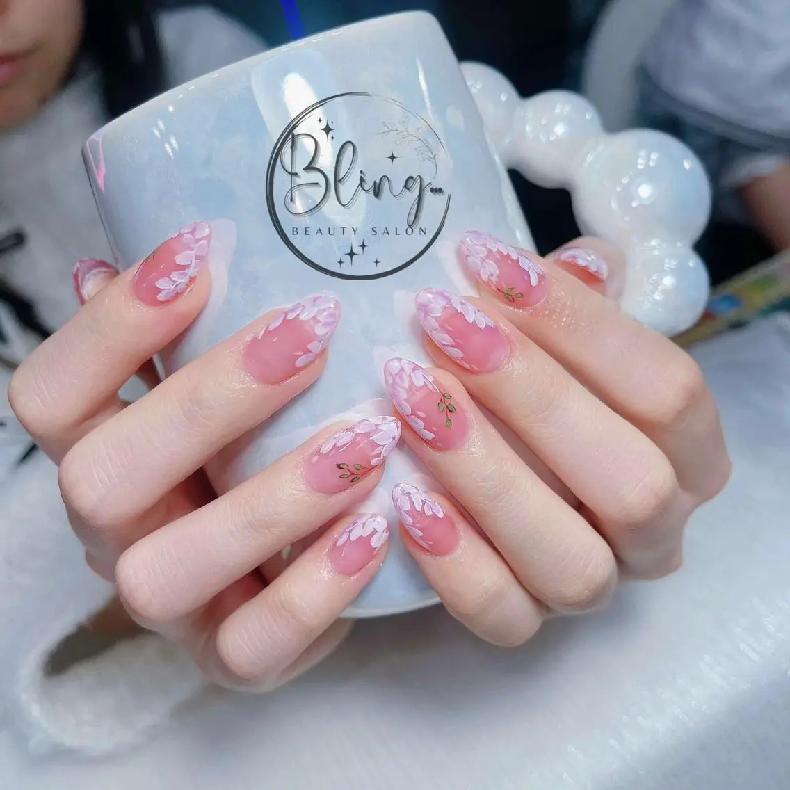 ロング カラー グラデーションカラー 韓国風ヘア ハンドネイル Bling Salonのネイルデザイン