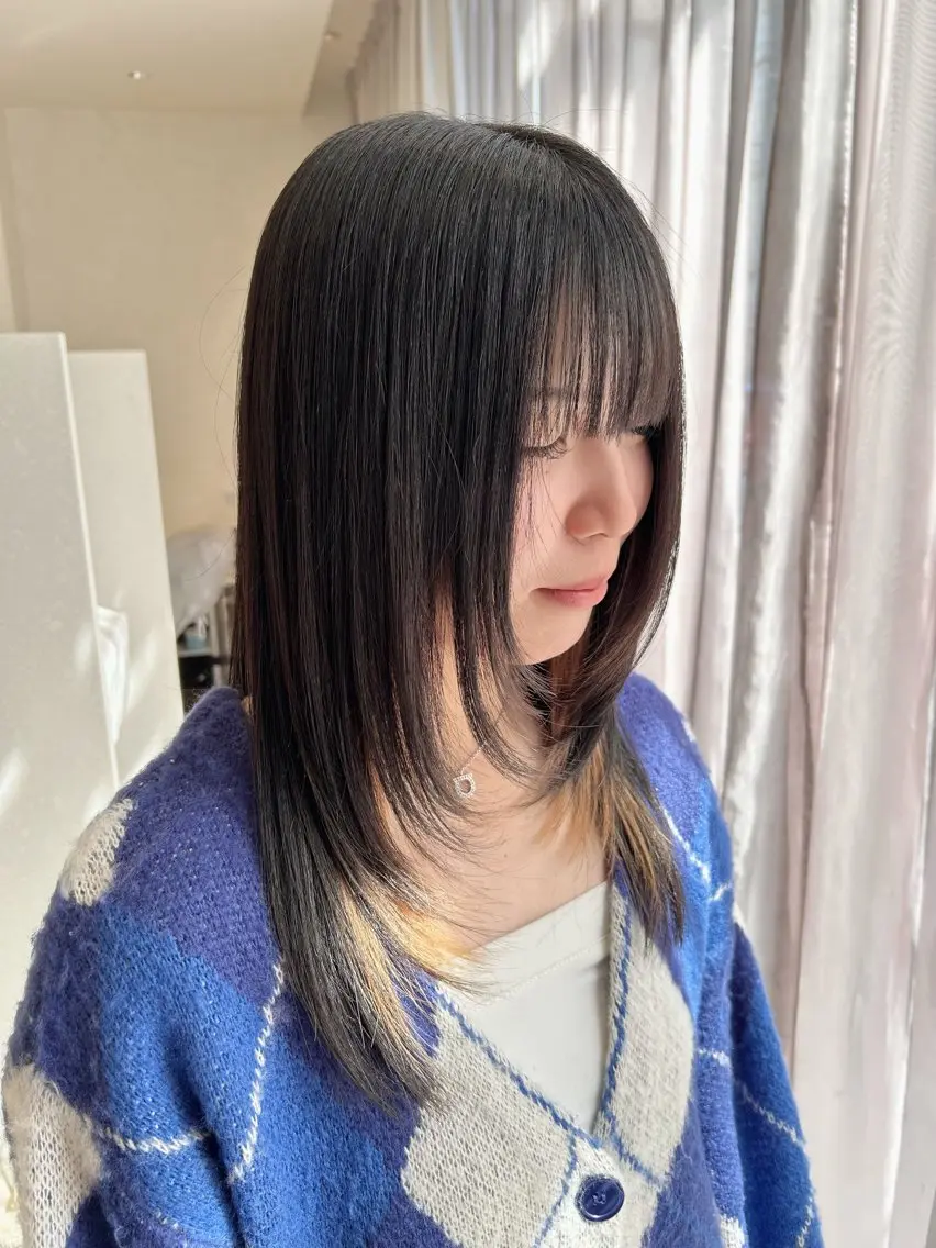 セミロング レイヤーカット inity　杉本 美羽のヘアスタイル