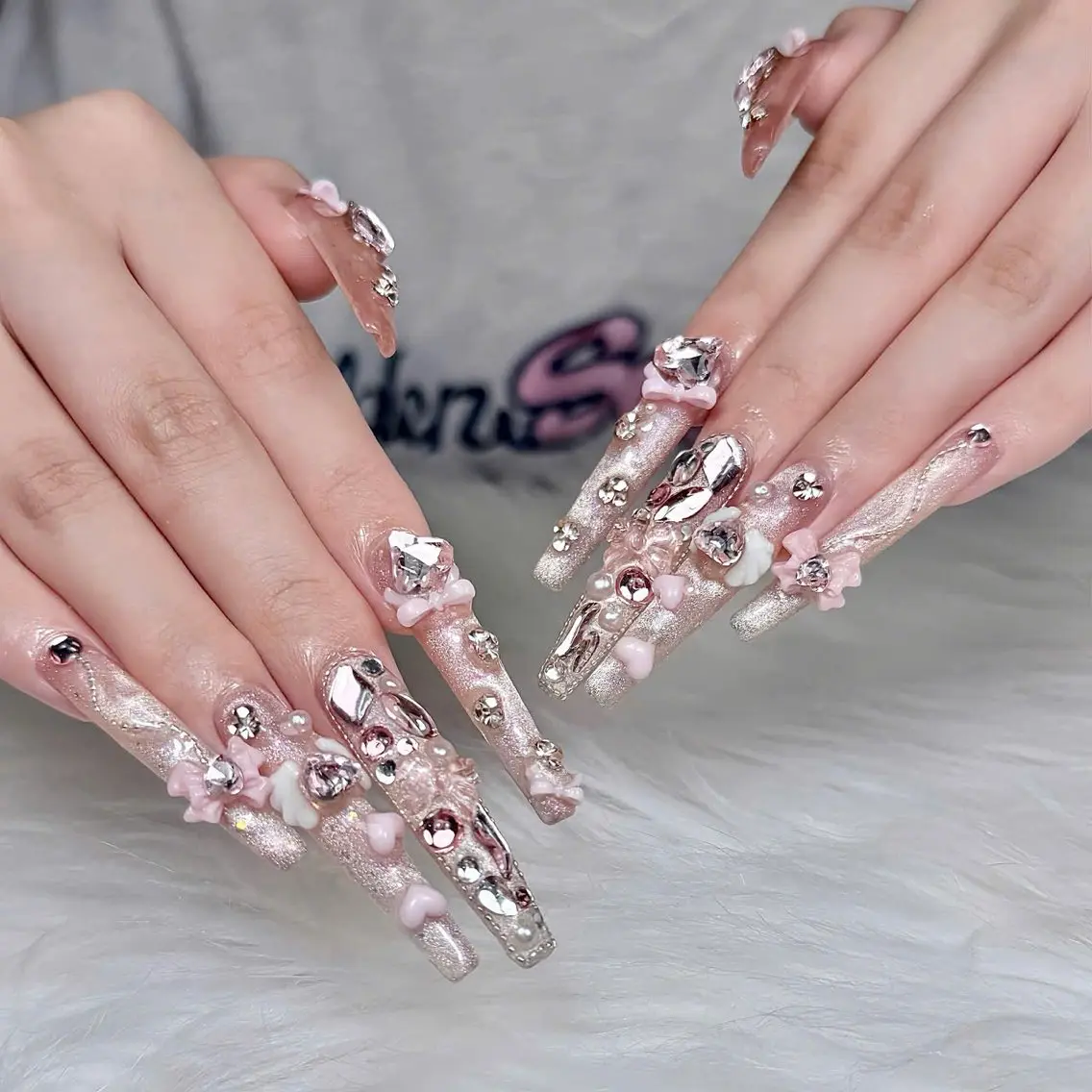 ネイル アートネイル ボルドー フレンチネイル ジェルネイル 氷ネイル・うるうるネイル ハンドネイル Julie Nail Hinのネイルデザイン