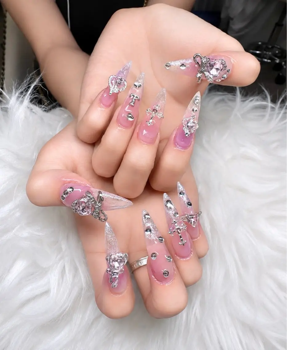 ネイル MIKA RUBY NAIL SLONのネイルデザイン