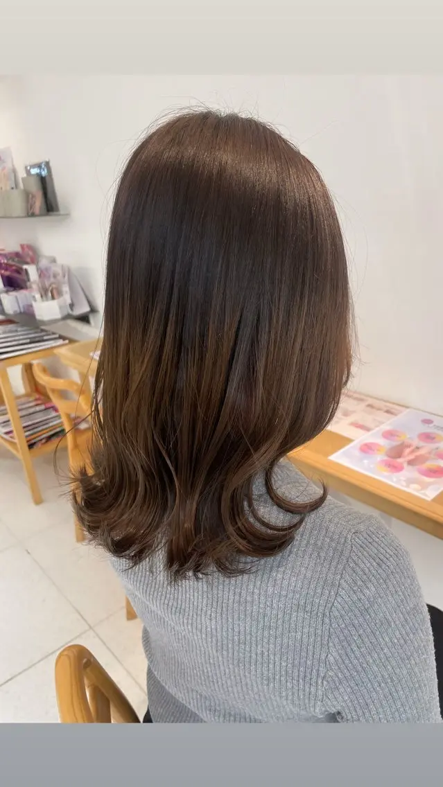 ミディアム くびれヘア 顔まわりレイヤー 顔周りカット レイヤーカット カット 福田千尋/インナー カラー/縮毛矯正のヘアスタイル