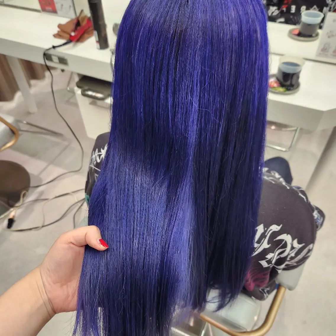 ロング カラー 推しアニメカラー🌈 ツヤ透明感カラー🦄のヘアスタイル