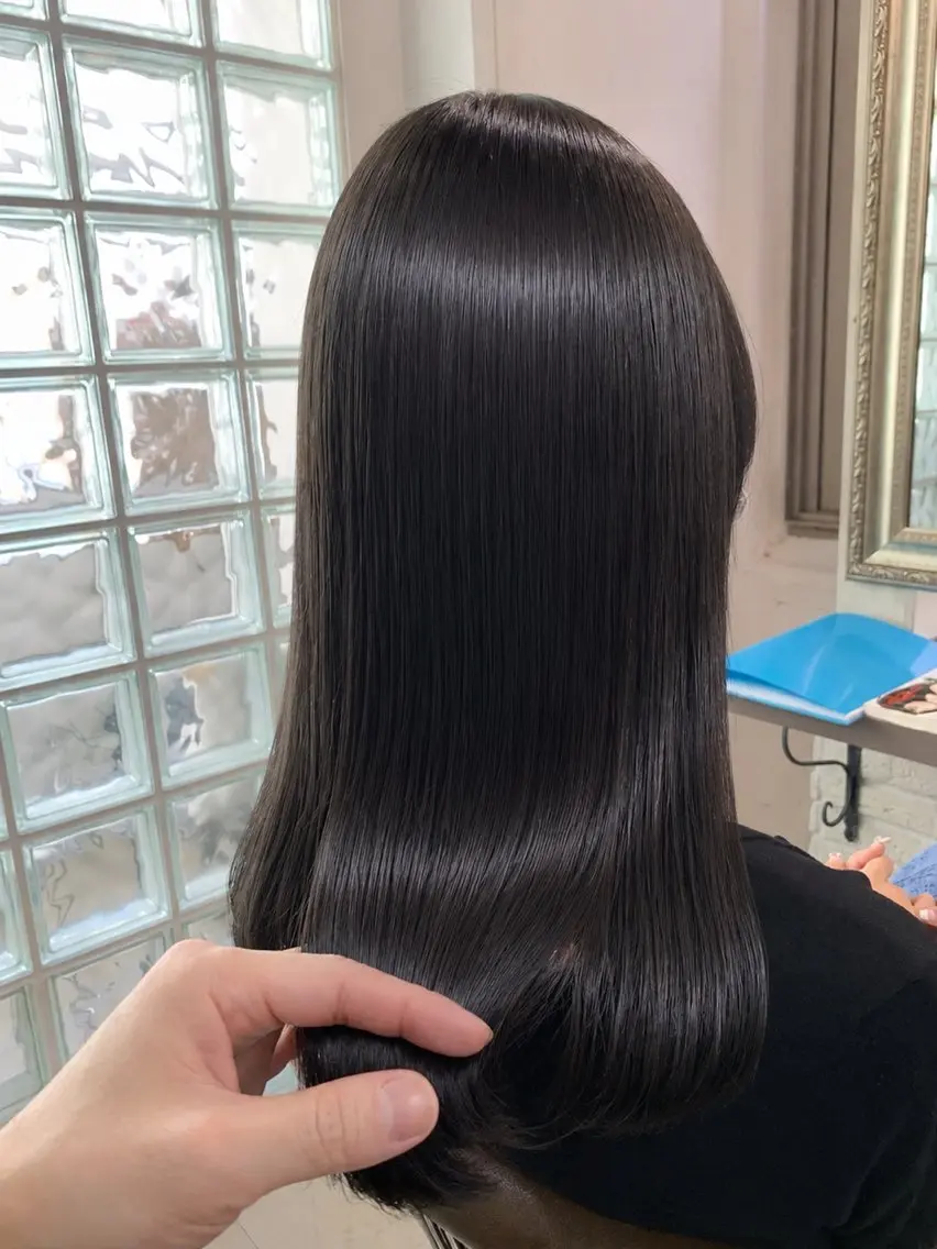 ロング 髪質改善 縮毛矯正 地毛風ストレート 早坂裕真のヘアスタイル