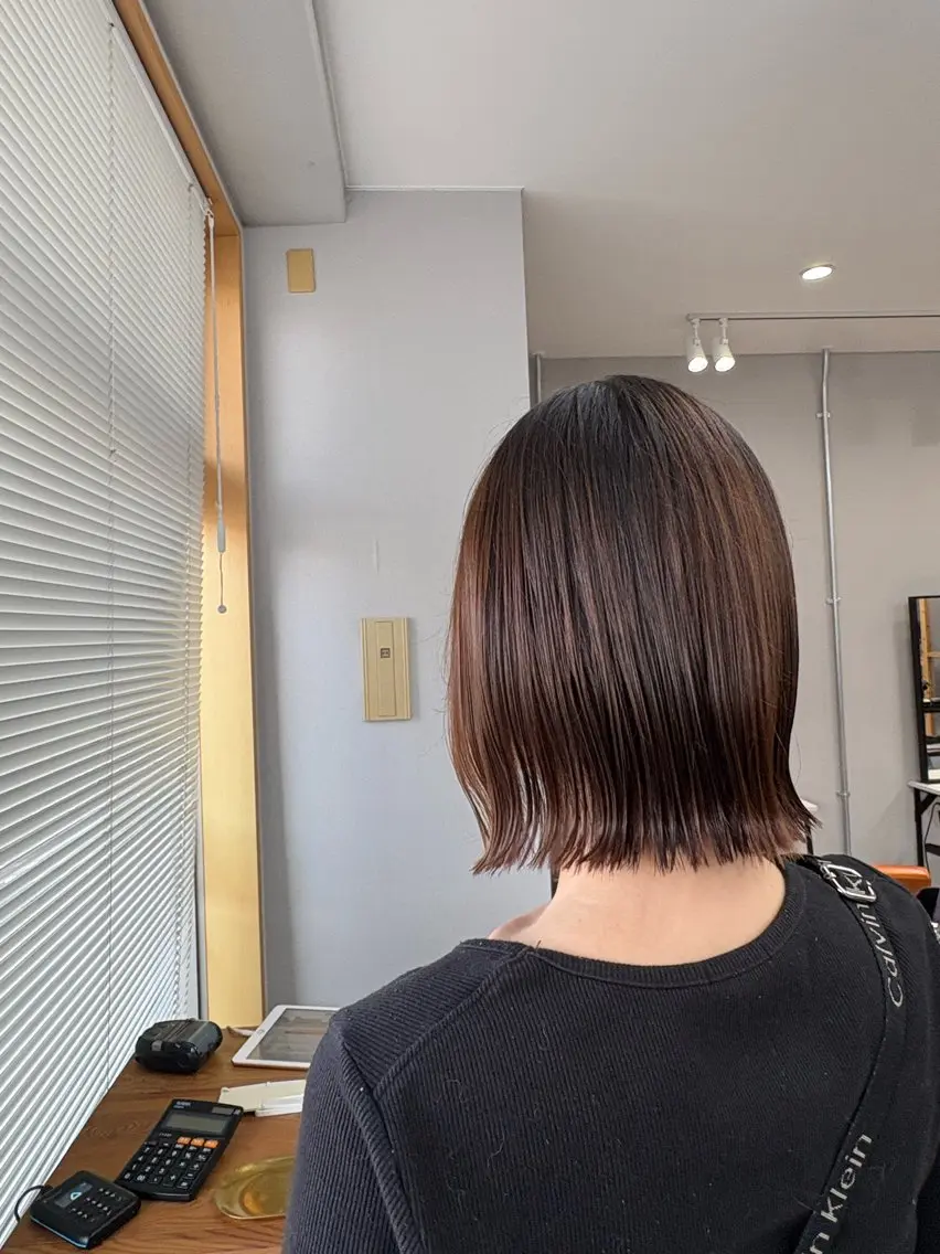 ショート ボブ カット ヘアカラー 黒川 綾音のヘアスタイル