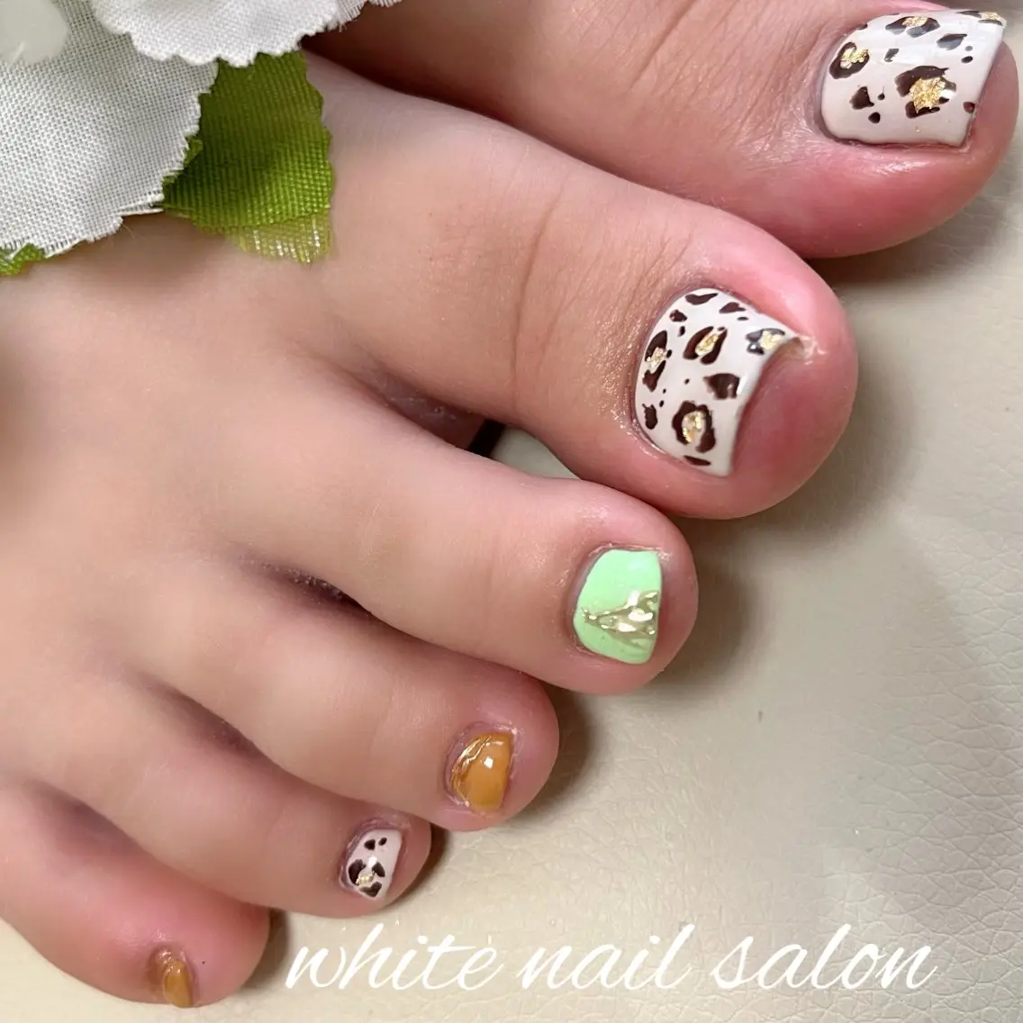 ネイル フットネイル ジェルネイル ハードジェル ラメ(グリッター) 持ち込み フットネイル white nail salonのネイルデザイン