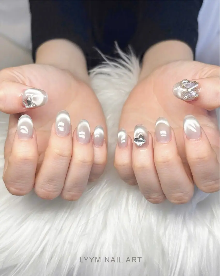 ネイル 氷ネイル・うるうるネイル マグネットネイル シルバー ハンドネイル LYYM Salonのネイルデザイン
