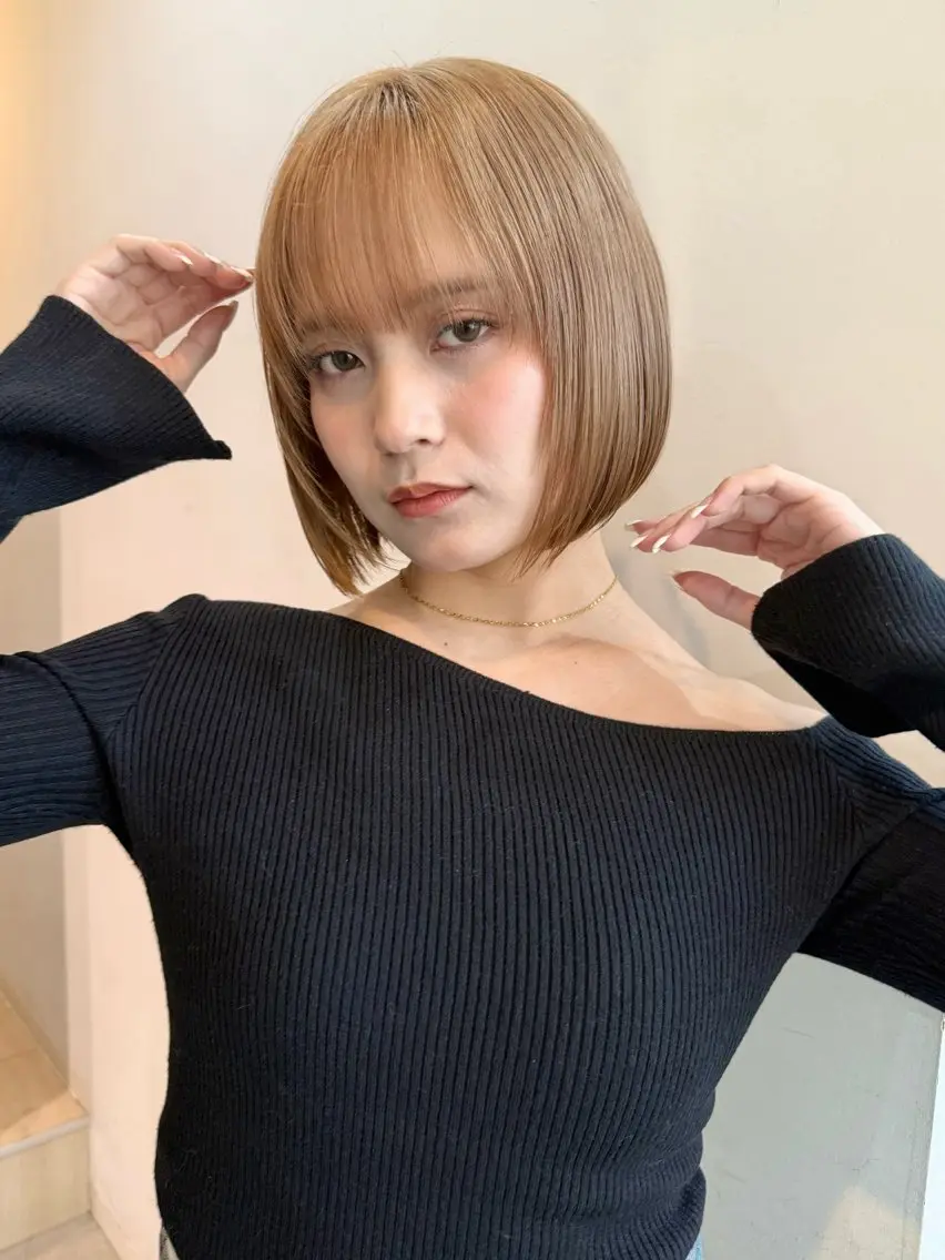 ショート 切りっぱなしボブ ボブレイヤー ボブ くびれヘア 顔まわりレイヤー カット ヘアカラー トリートメント SAKURA omotesandoのヘアスタイル