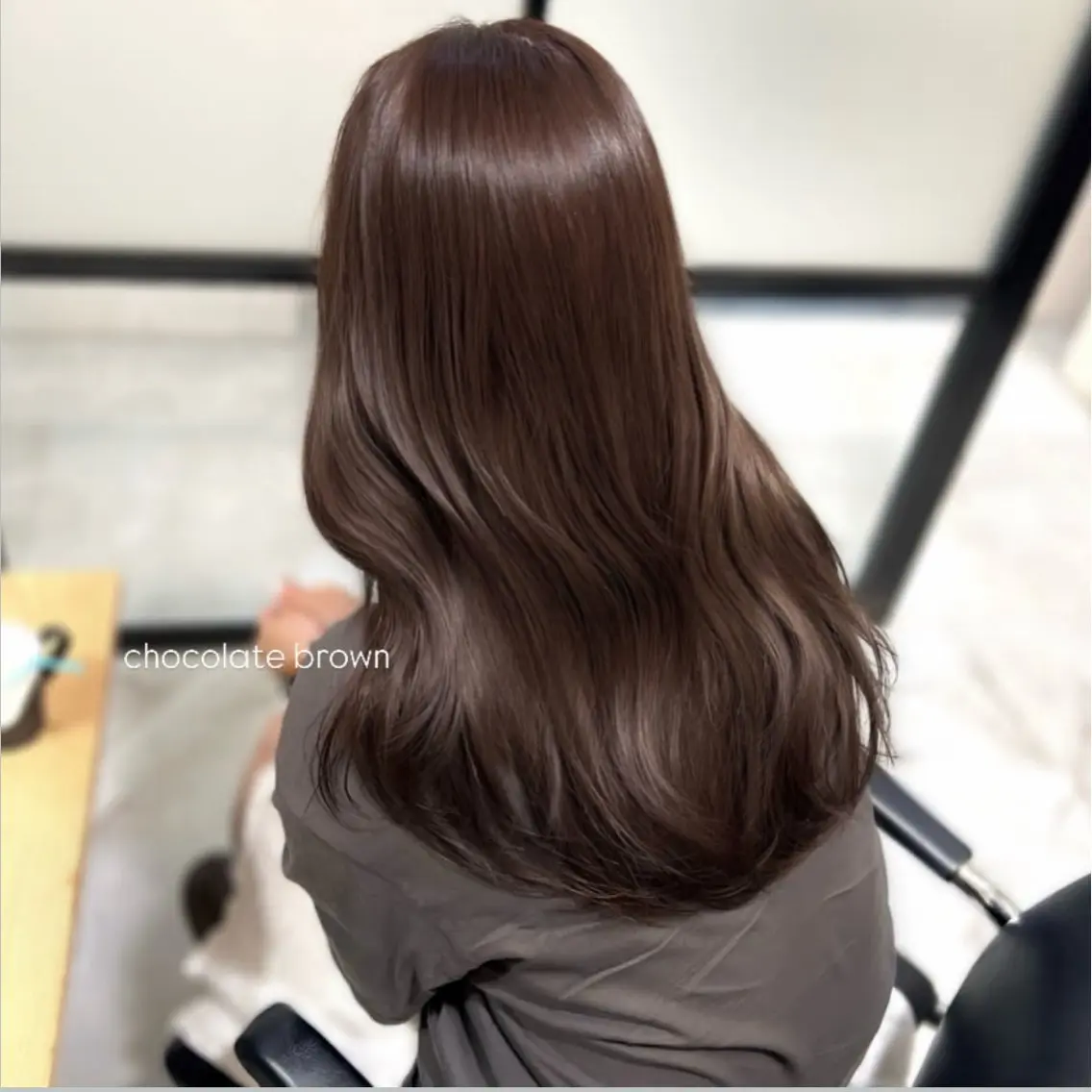 ロング カラー ブリーチ ブラウンカラー チョコレートブラウン ブリーチなしカラー 似合わせカット カット ヘアカラー 前川 朋香のヘアスタイル
