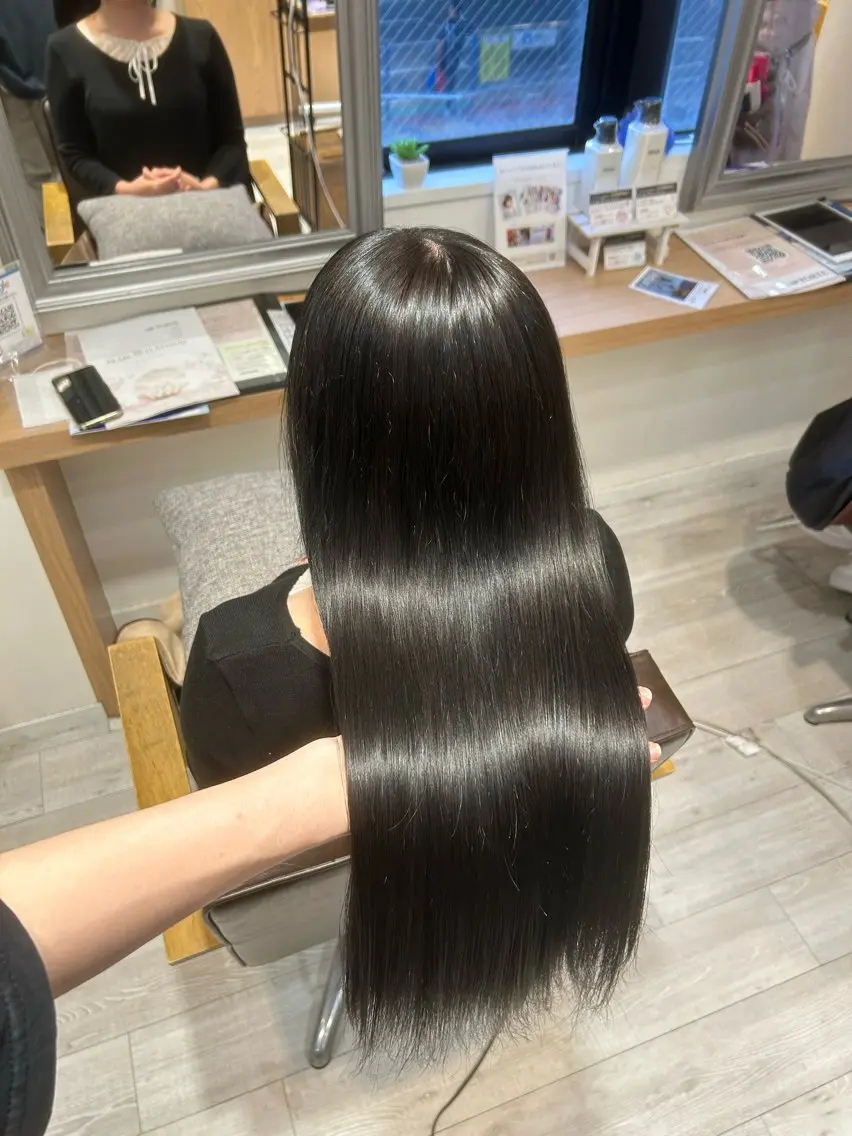 ロング ヘアカラー 井上 慈温のヘアスタイル
