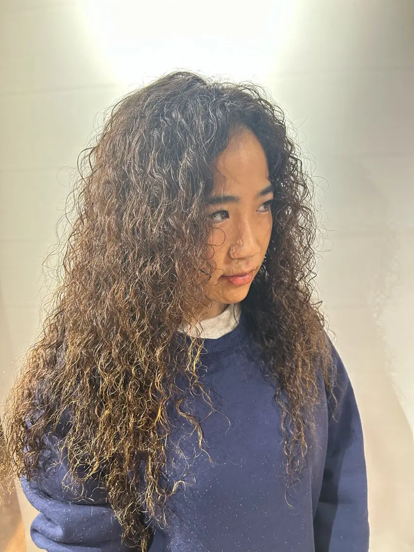 ロング パーマ ロング スパイラルパーマ 久保 陵伽のヘアスタイル