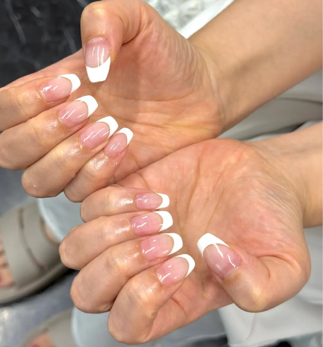 ネイル フレンチネイル ayaka naruのネイルデザイン