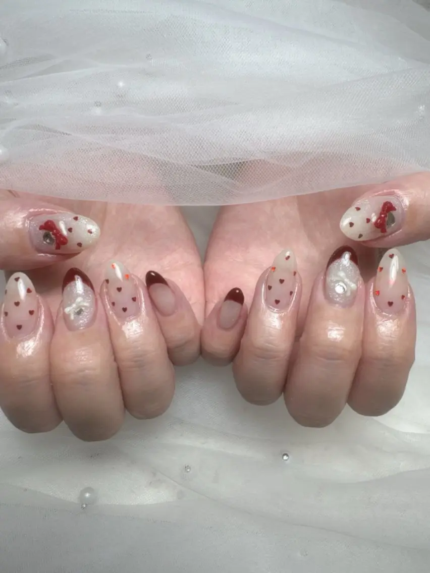 ネイル フットネイル フレンチネイル ガラスフレンチ キラキラネイル 韓国ネイル ハンドネイル Queeens nailのネイルデザイン