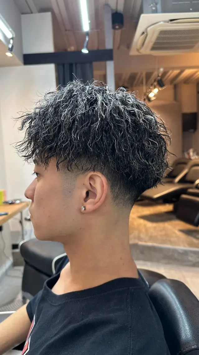 カラー パーマ メンズ フェードカット メンズメッシュ メッシュ 💥律喜💥/パーマ /メンズ/フェードのヘアスタイル