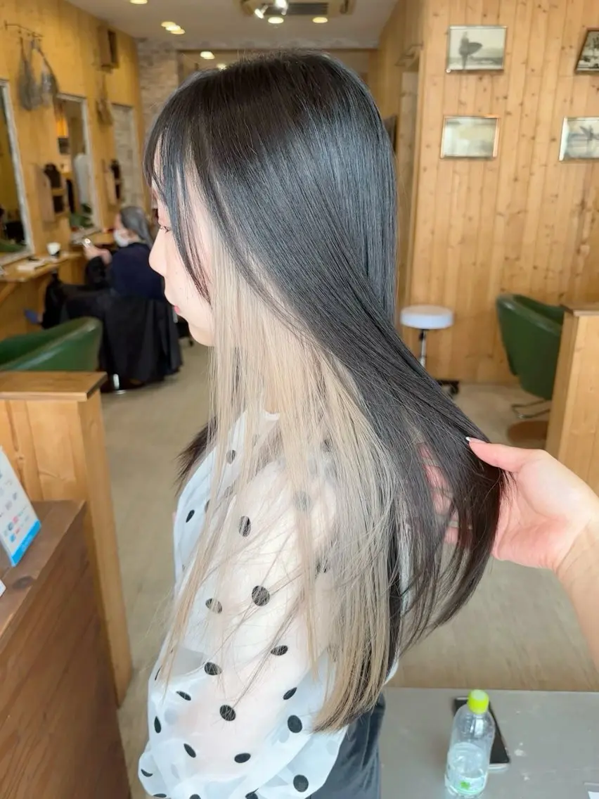 ロング カット ヘアカラー ハイトーン belle ナホのヘアスタイル