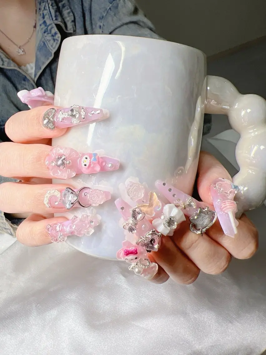 ネイル 長さ出し グラデーション 卒業式 キラキラネイル マグネットネイル Lee Nailsのネイルデザイン