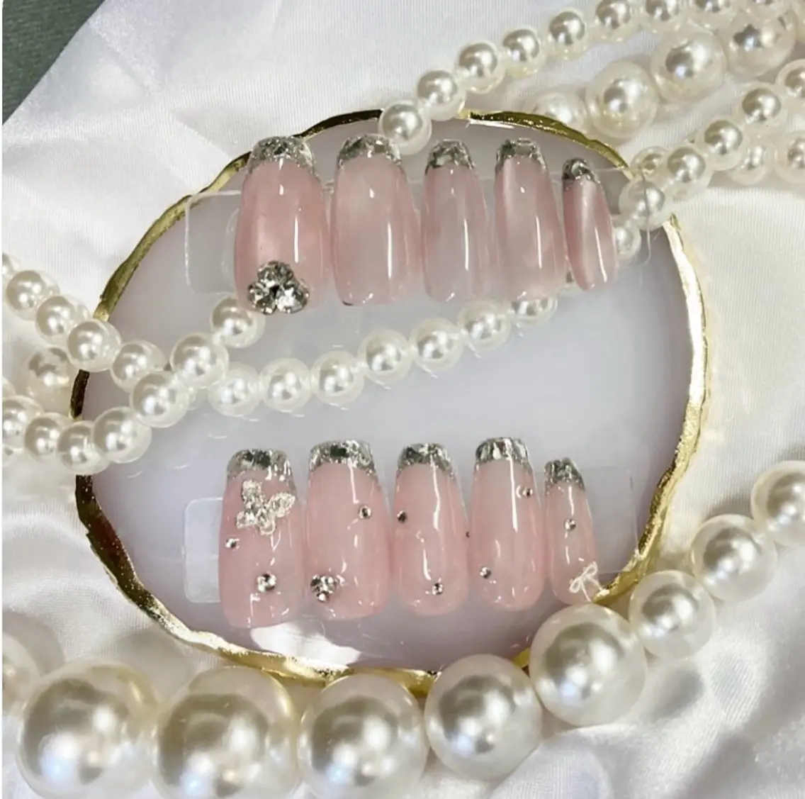 ネイル アートネイル フレンチネイル ジェルネイル ガラスフレンチ グラデーション Queeens nailのネイルデザイン