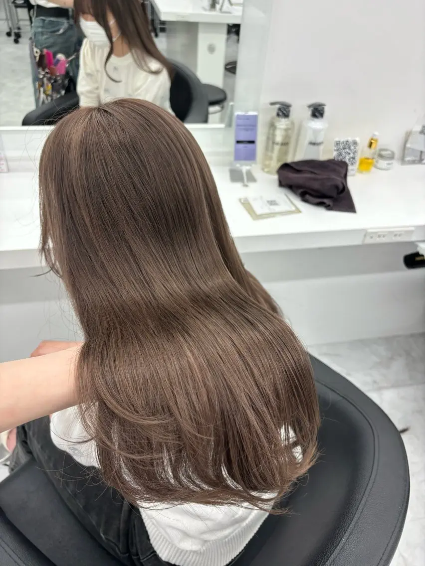 ロング カラー 抜け感レイヤー︴ ニュアンスカラーのヘアスタイル