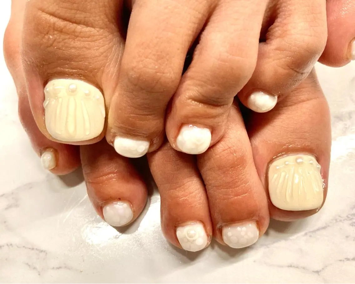 ネイル ホワイト フットネイル one nailsalonのネイルデザイン