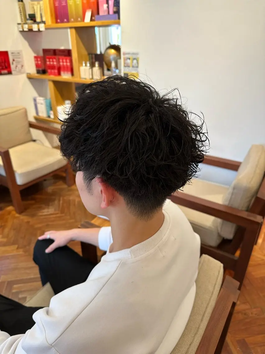 ショート パーマ メンズ メンズパーマ ツイストスパイラルパーマ スパイラルパーマ カット パーマ 鈴木 優斗のヘアスタイル