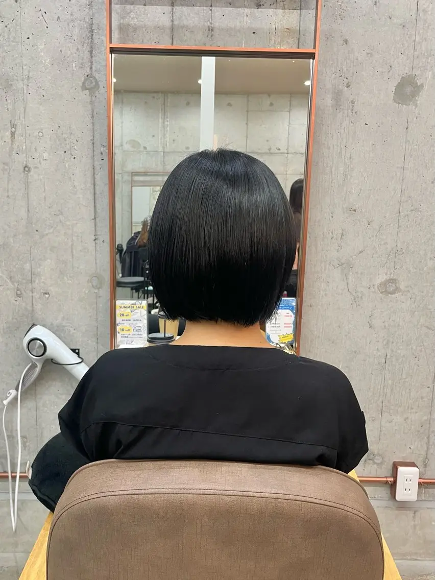 ショート カリン/ カット・ブリーチのヘアスタイル