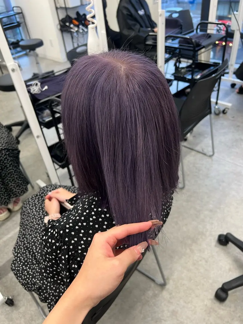 ショート パープルカラー Natsumi / 透明感艶カラーのヘアスタイル
