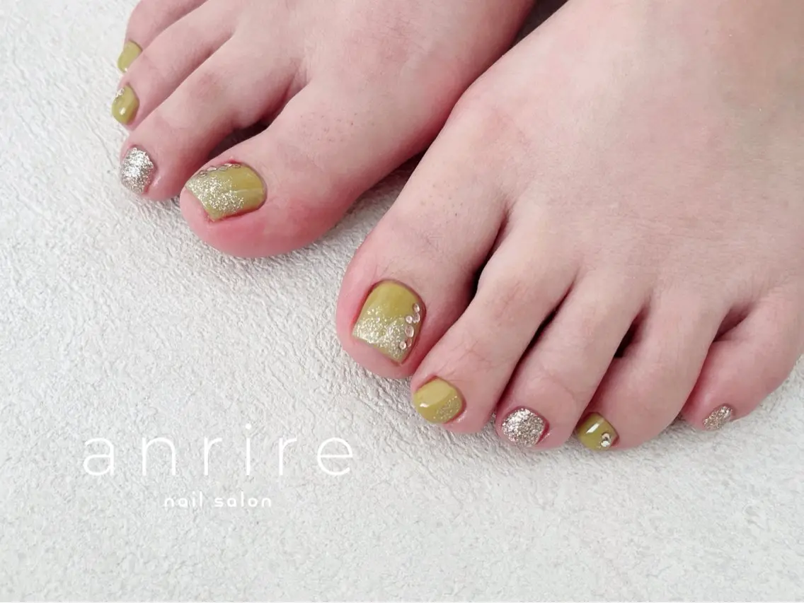 ネイル フットネイル ジェルネイル グリーン キラキラネイル ラメ(グリッター) nailsalon anrireのネイルデザイン
