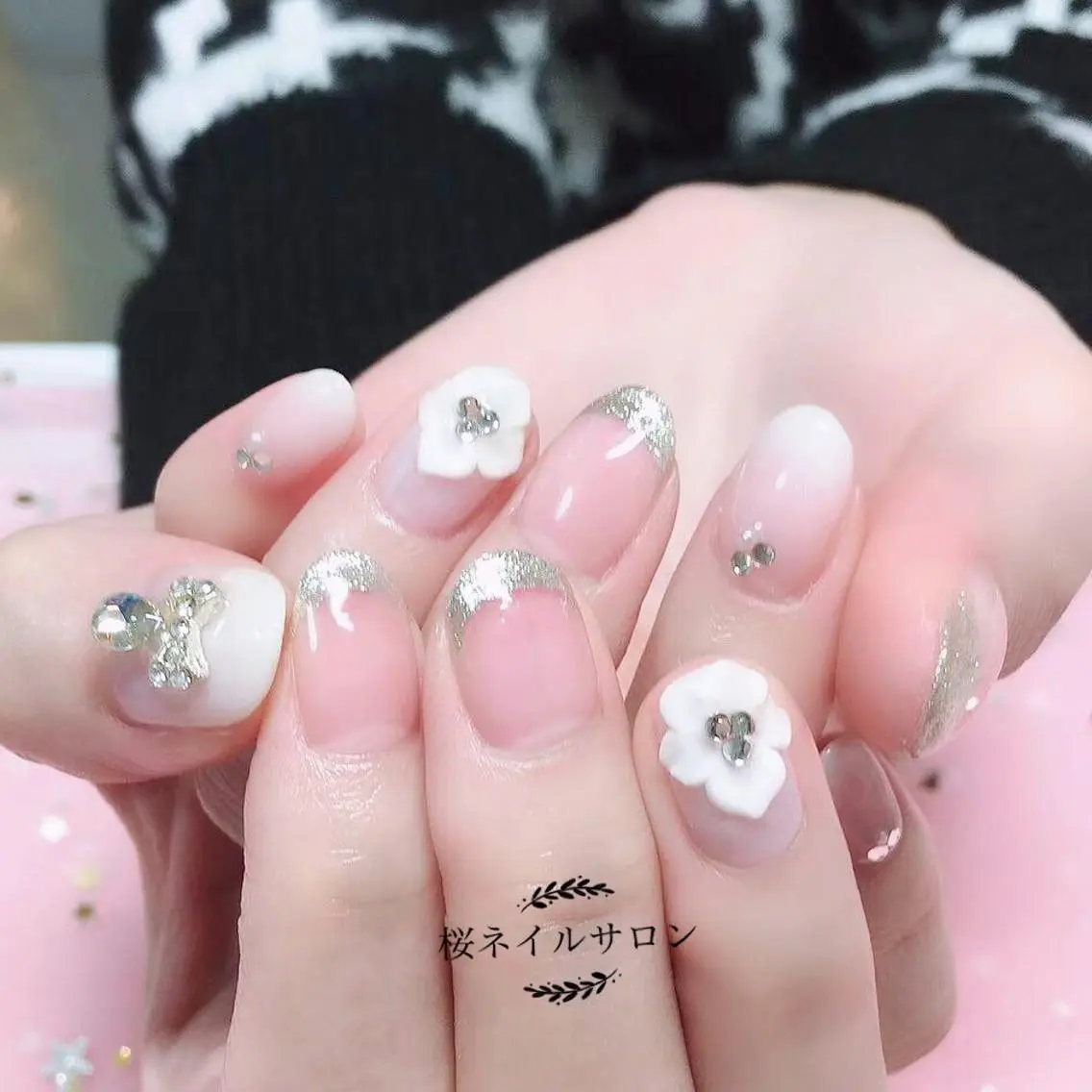 ネイル アートネイル フラワーネイル MoonNail ユリ🌸のネイルデザイン