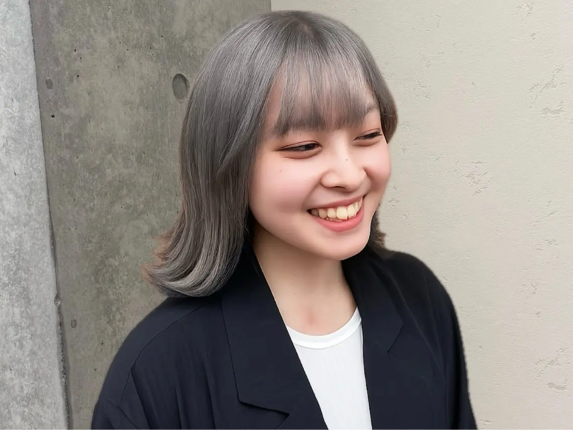 ミディアム カット ヘアカラー 🎀 MOMO🎀のヘアスタイル