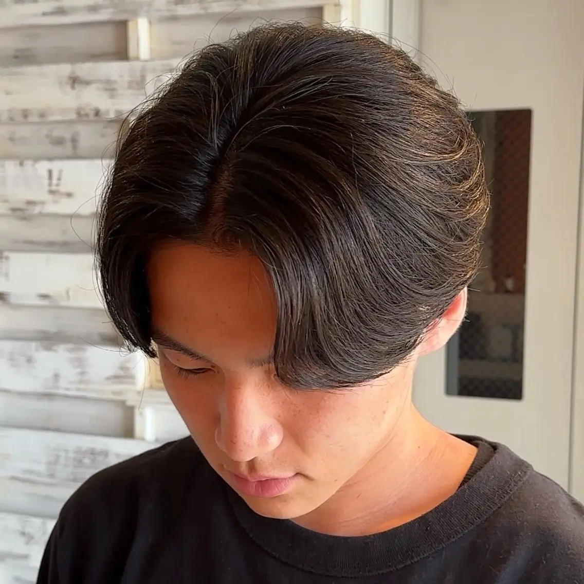 パーマ メンズ センターパート メンズパーマ 刈り上げ ニュアンスパーマ 女性カットモデル イケガヤのヘアスタイル