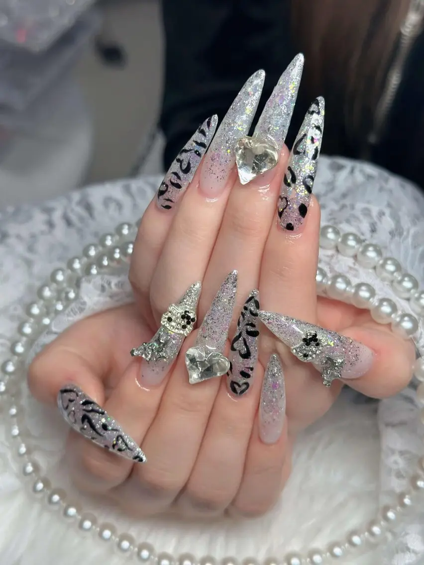 ネイル オーロラネイル フレンチネイル ジェルネイル ハロウィン キラキラネイル H.baby Nail Salonのネイルデザイン