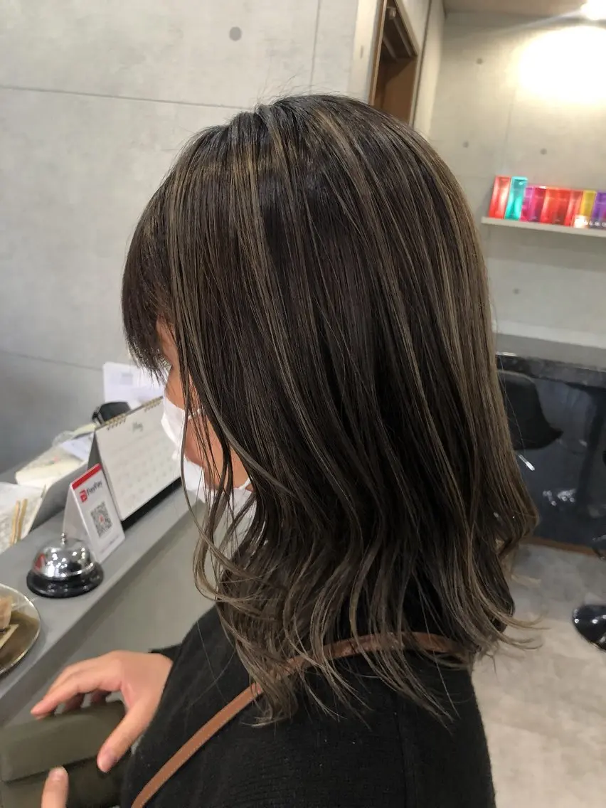 ミディアム ショートボブ ボブ ハイライト 髪質改善 レイヤーカット REVE 美容室のヘアスタイル