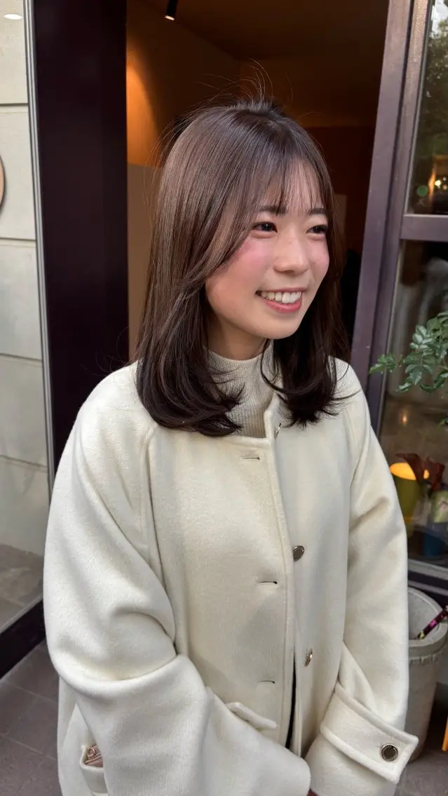 セミロング 髪質改善 レイヤーカット 小顔カット トリートメント カット ヘアカラー トリートメント やまぐち もえかのヘアスタイル