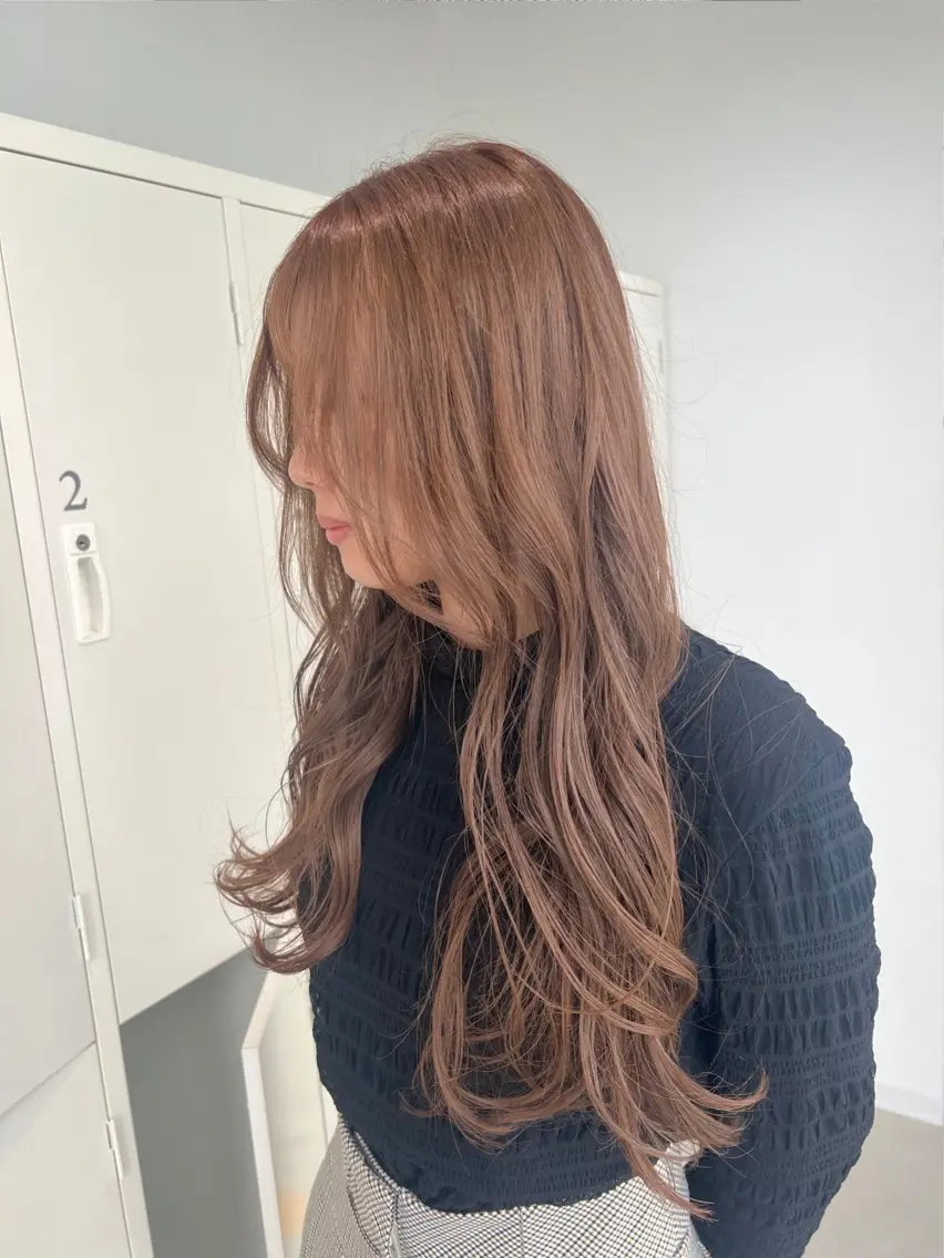 ロング カラー 艶ハイトーン🔆 ️️️安座間 希のヘアスタイル
