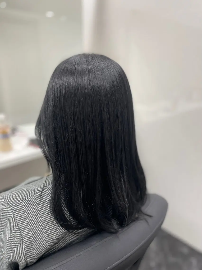セミロング カラー 黒髪 ブルーカラー ブルーブラック 透明感カラー Blue/博多/ 水口莉沙のヘアスタイル