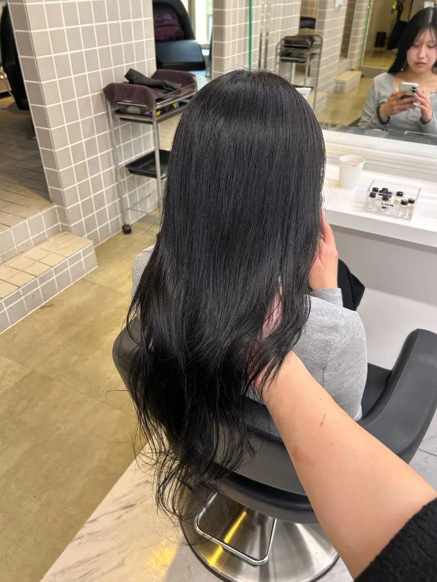 セミロング カラー パーマ ヘアアレンジ メンズ キッズ カット ヘアカラー トリートメント 🦋縮毛/韓国レイヤ ー/透明感カラー🦋のヘアスタイル