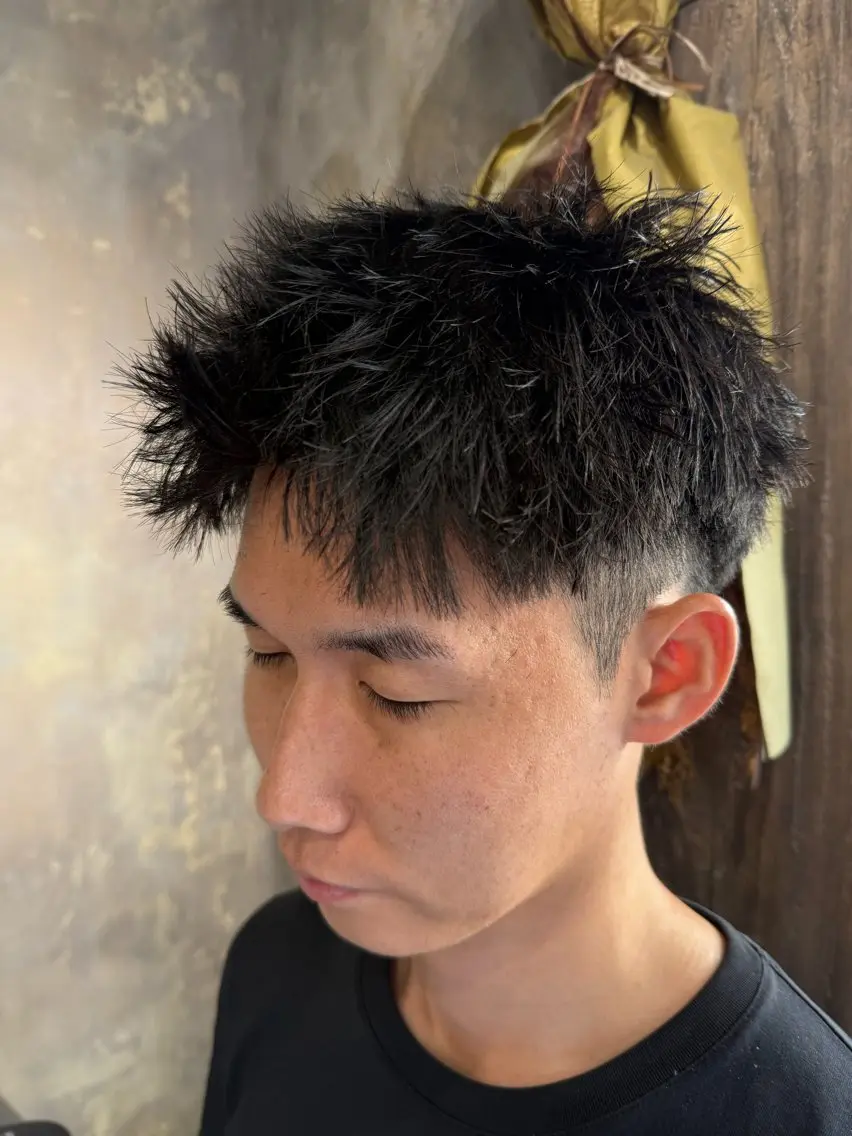 ショート メンズ モヒカン 田中 叶夢のヘアスタイル