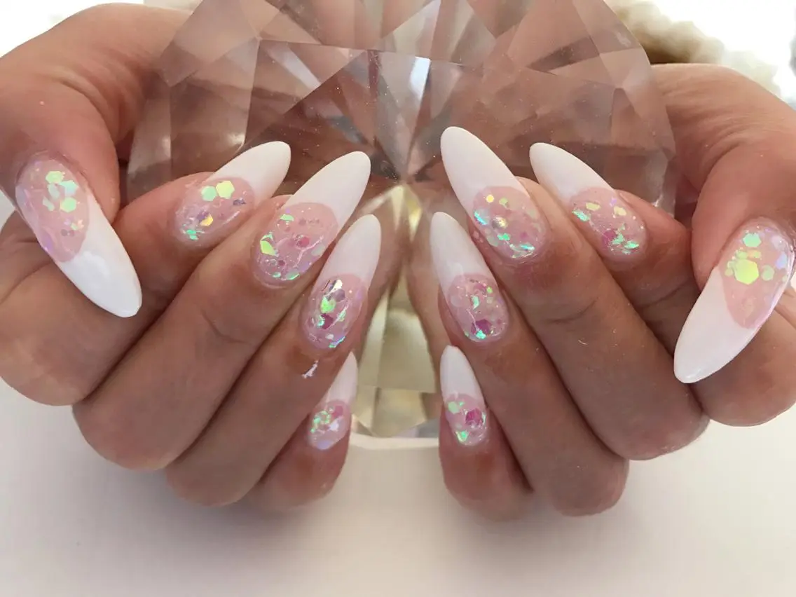 ネイル フレンチネイル ジェルネイル ラメ(グリッター) YUN 💅のネイルデザイン