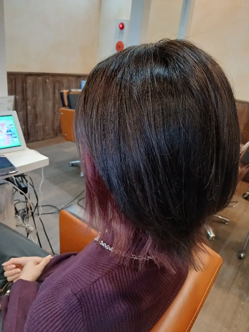 ミディアム カラー レイヤーカット 外ハネヘア ハヤミ キョウジのヘアスタイル